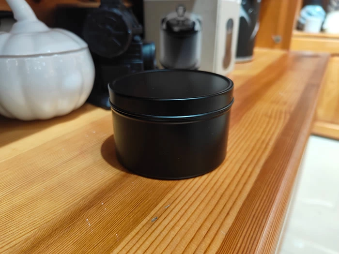 scented tin candle
